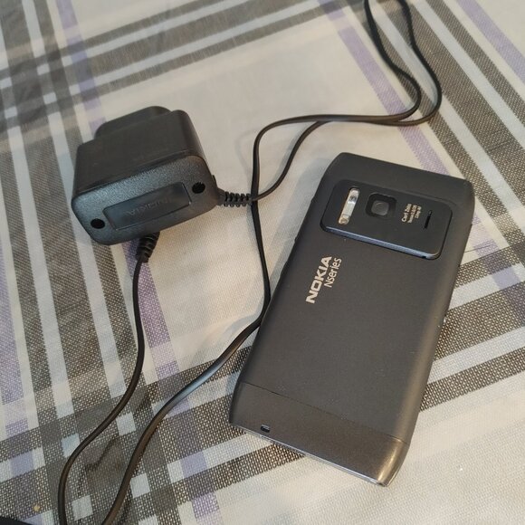 Nokia N Series N8-00 - 16GB Original 5 Color 12 MP Unlocked Smartphone - Picture 2 of 3